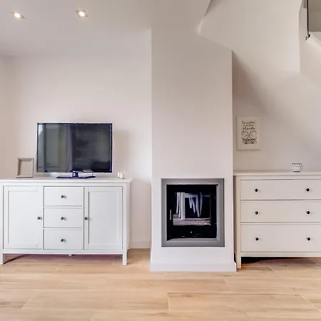Bright Duplex With Pool Access *